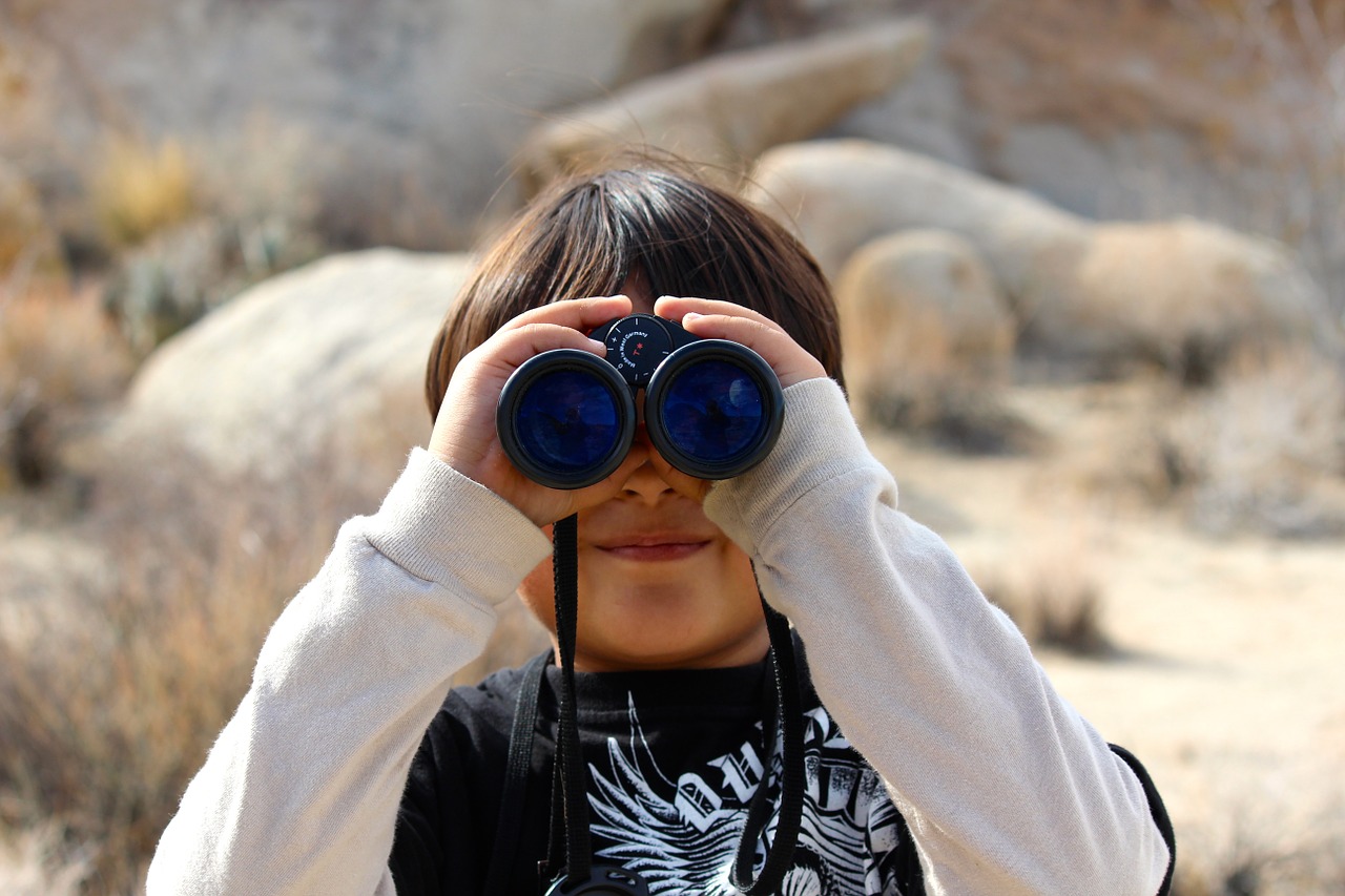 binoculars-100590_1280